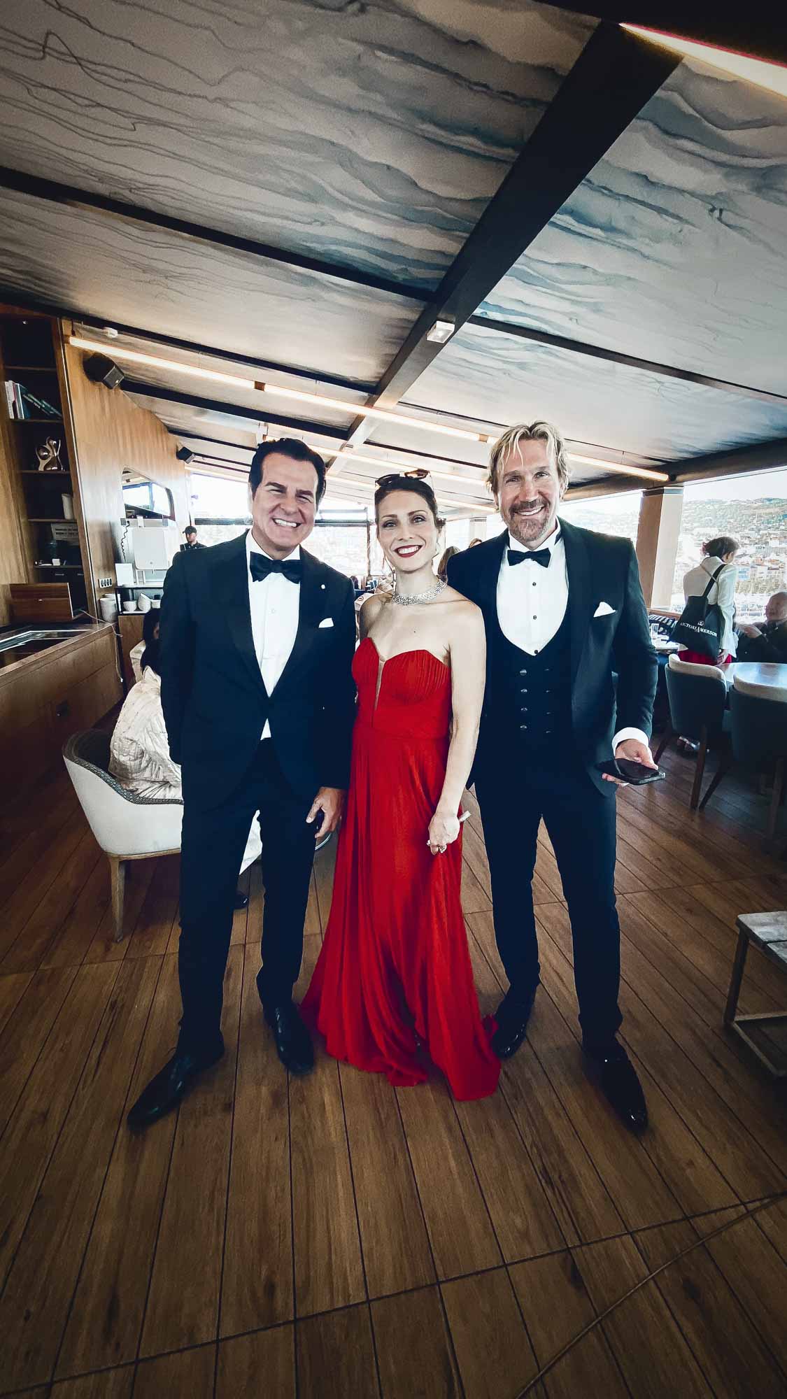 Gala, mit Vincent De Paul und David A. R. White, Cannes 2026. Foto: Jan E. Siebert