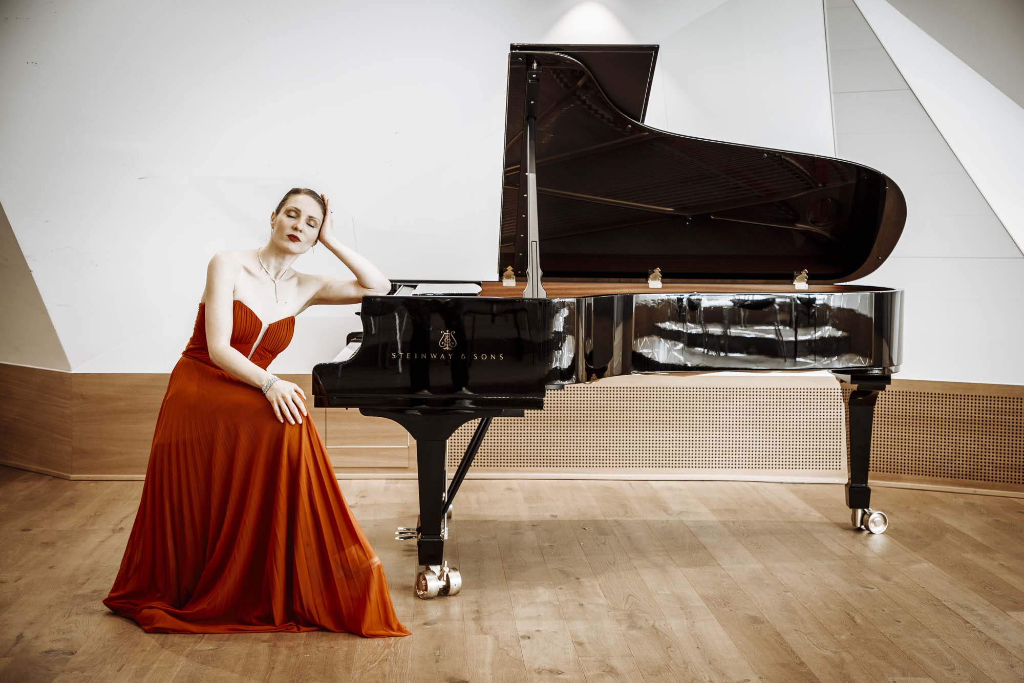 Steinway und Sons, Ultra Black und Ultra White, München. Foto: Jan E. Siebert